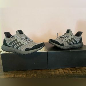 Adidas Game of Thrones - limited addition - House Stark running shoes
